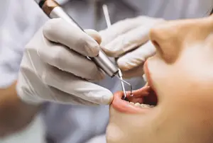 El examen bucal es una forma de prevenir las enfermedades de la cavidad oral